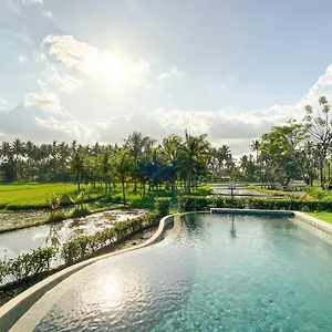 Adil & Indonesië